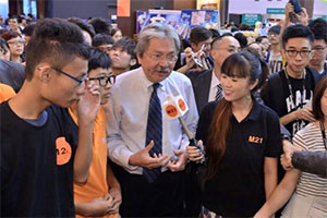 Mr John Tsang at Book Fair with M21